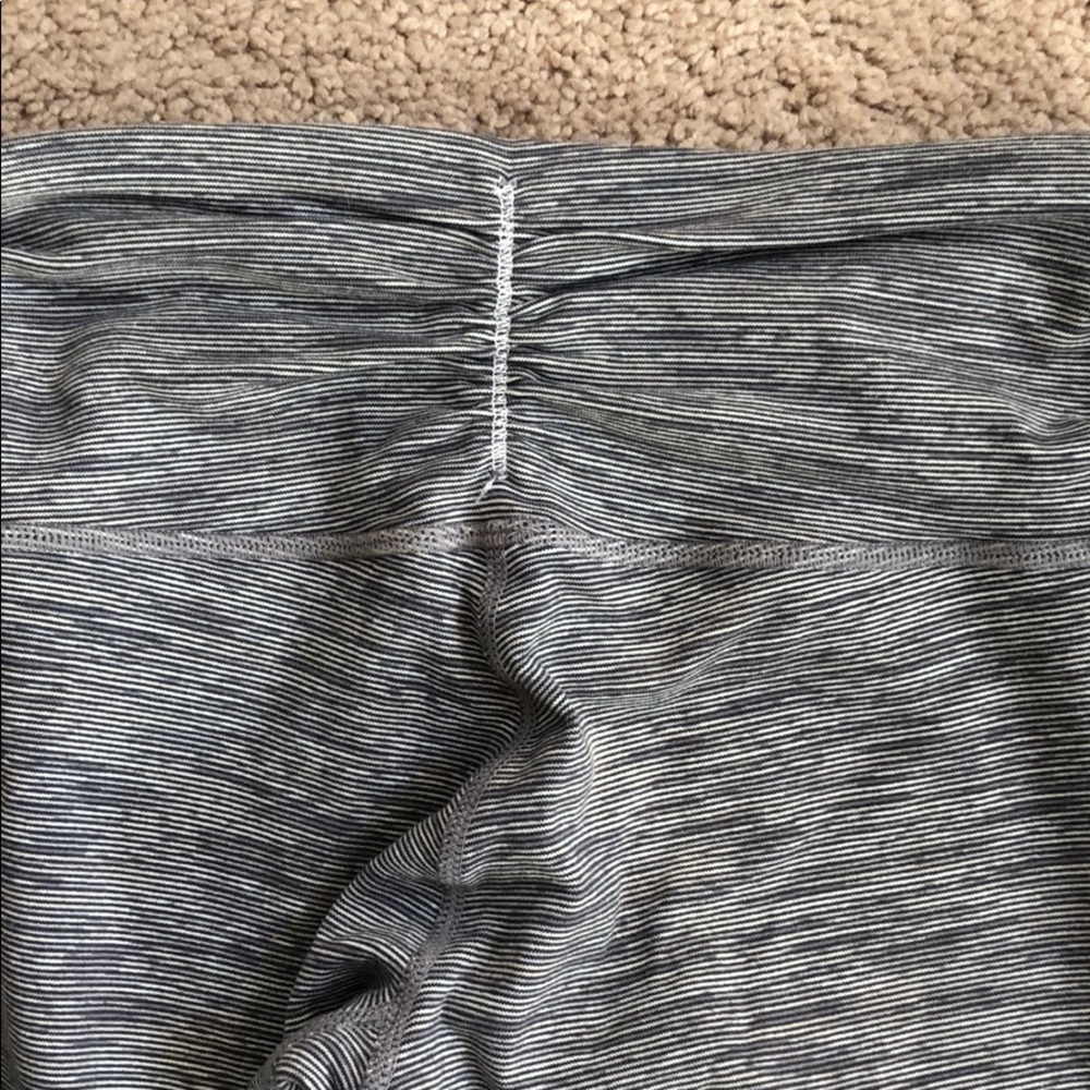 Lululemon crop with ruching - Picture 5 of 6